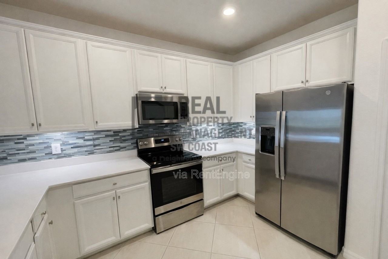 2555 Vine Ave - Photo 7 of 24