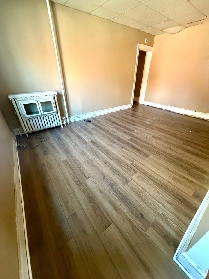 446 N Duke St #1R - Photo 5 of 10