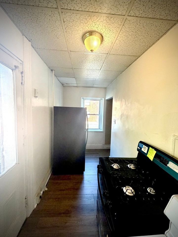 446 N Duke St #1R - Photo 7 of 10