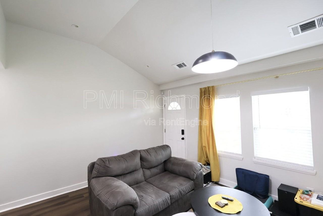 936 Halsey Ln - Photo 4 of 22