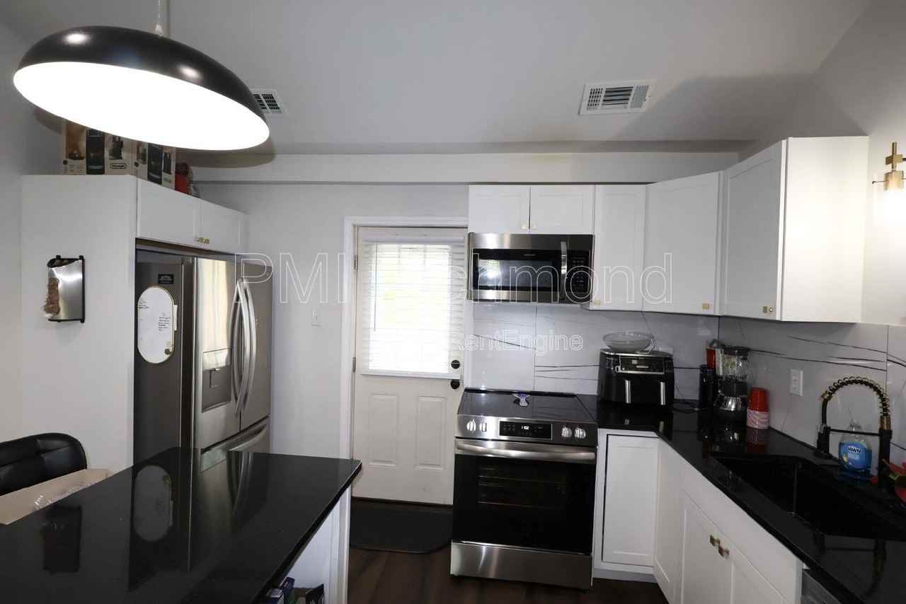 936 Halsey Ln - Photo 7 of 22