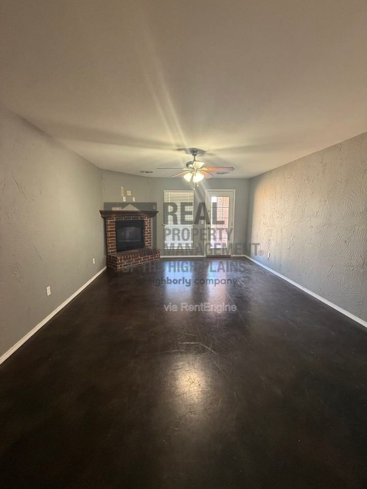 4505 Pine St - Photo 2 of 11