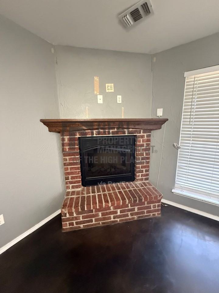 4505 Pine St - Photo 3 of 11