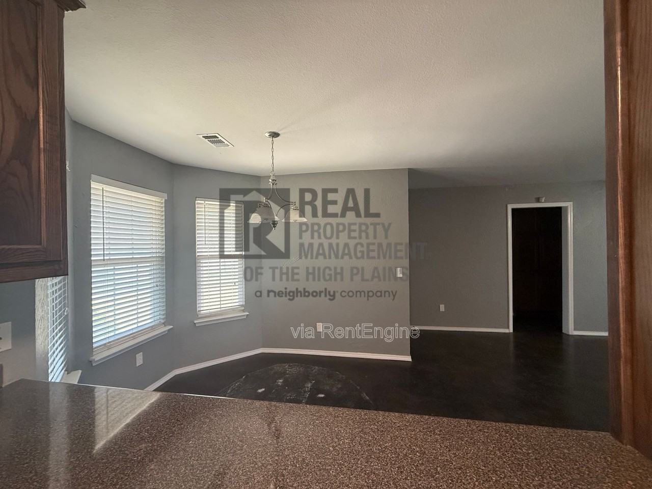 4505 Pine St - Photo 5 of 11