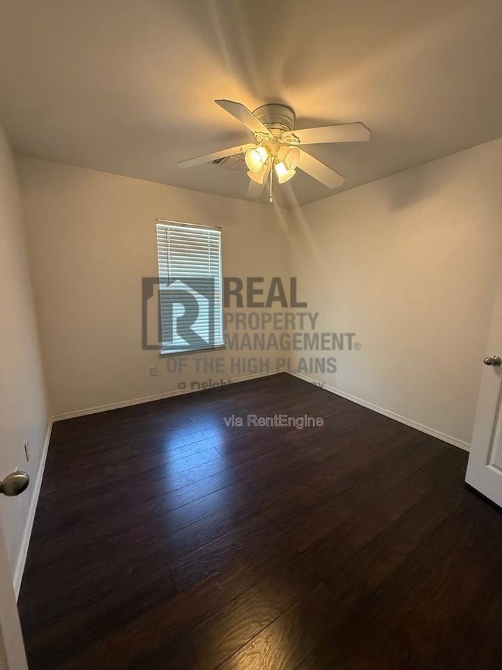 4505 Pine St - Photo 6 of 11