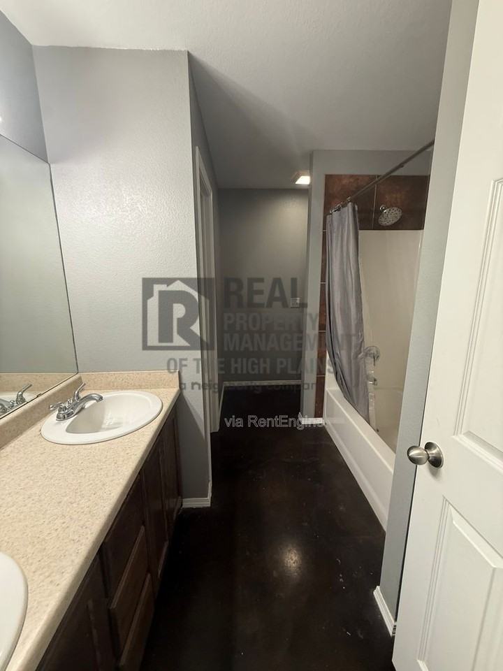 4505 Pine St - Photo 7 of 11