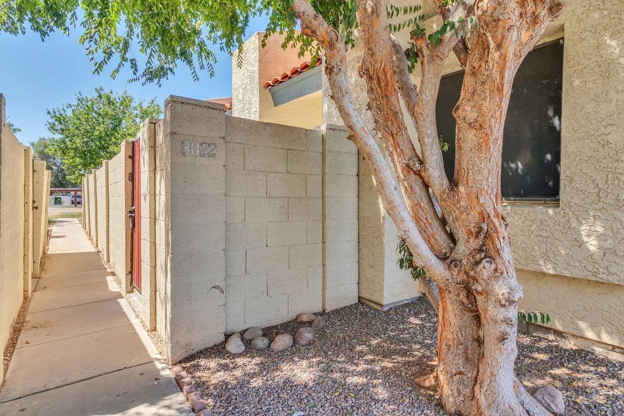 8022 N 32nd Dr #1 - Photo 3 of 20