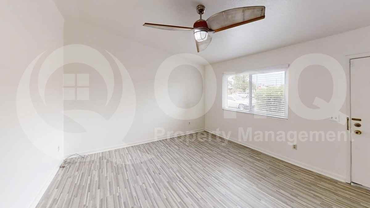 919 W Laguna Dr - Photo 7 of 17