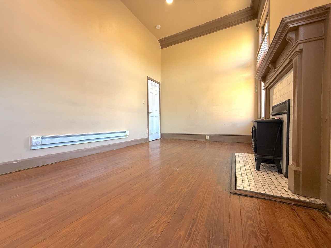 420 College St #B - Photo 3 of 8