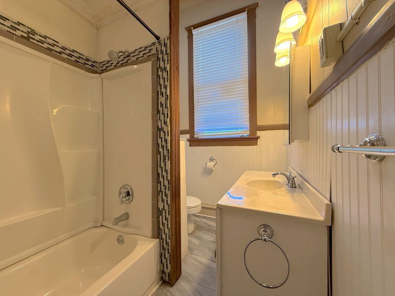 420 College St #B - Photo 4 of 8