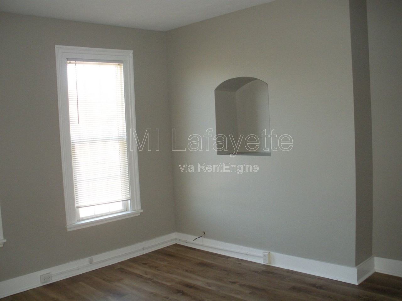 1226 Greenbush St - Photo 4 of 11