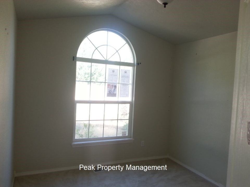 24468 Chestnut St - Photo 2 of 7