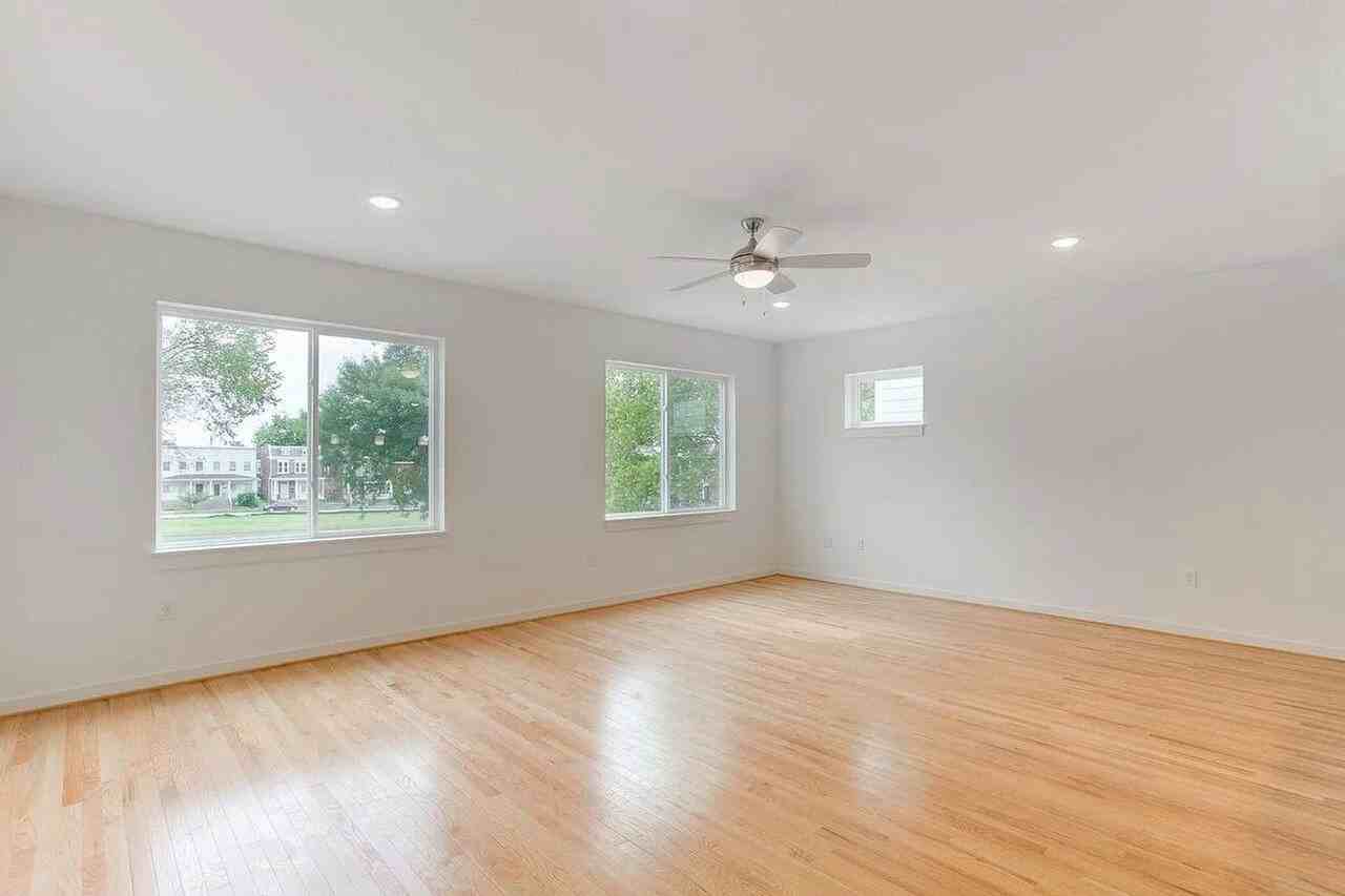 1212 Porter St #B - Photo 3 of 17