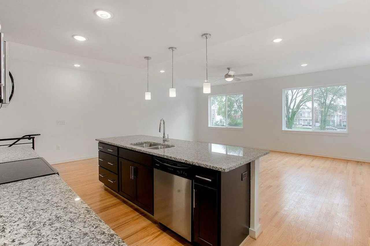 1212 Porter St #B - Photo 5 of 17