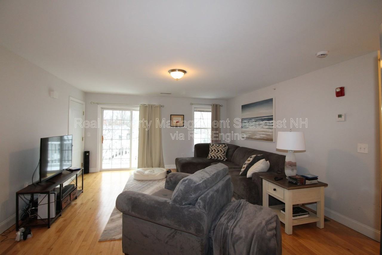 20 Hanson St #6 - Photo 3 of 21