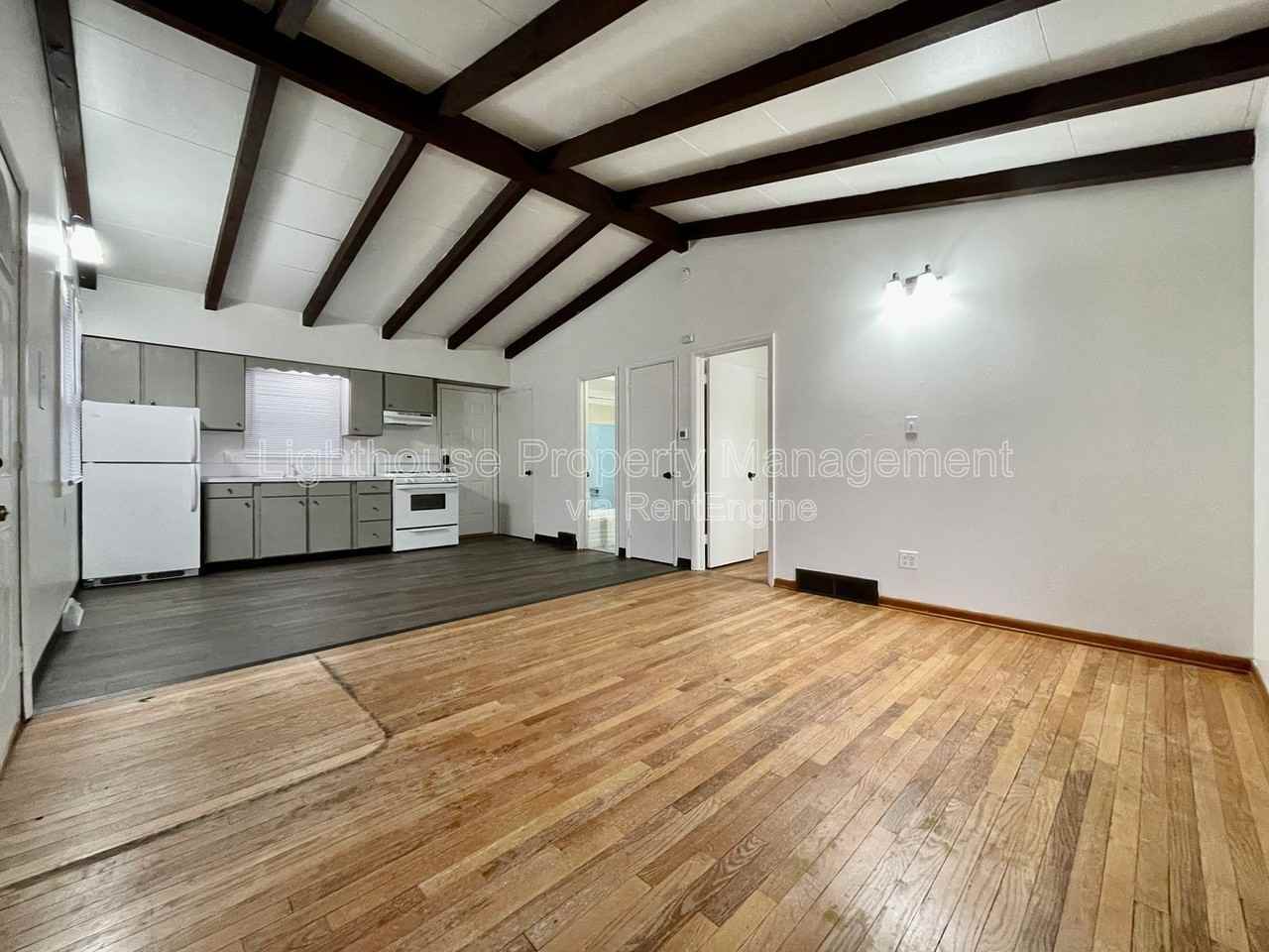 1153 Hoyt St Se - Photo 3 of 15