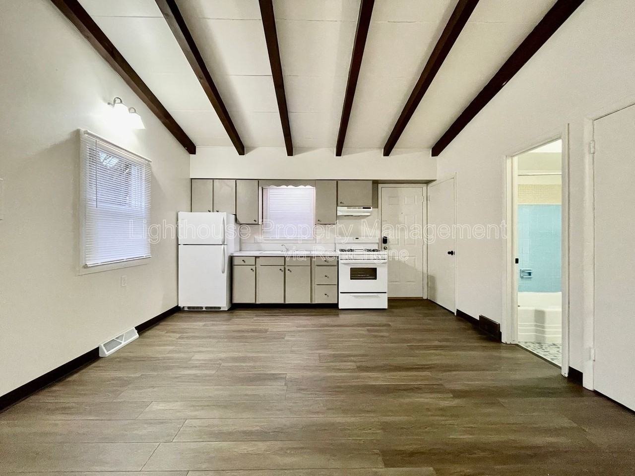 1153 Hoyt St Se - Photo 4 of 15