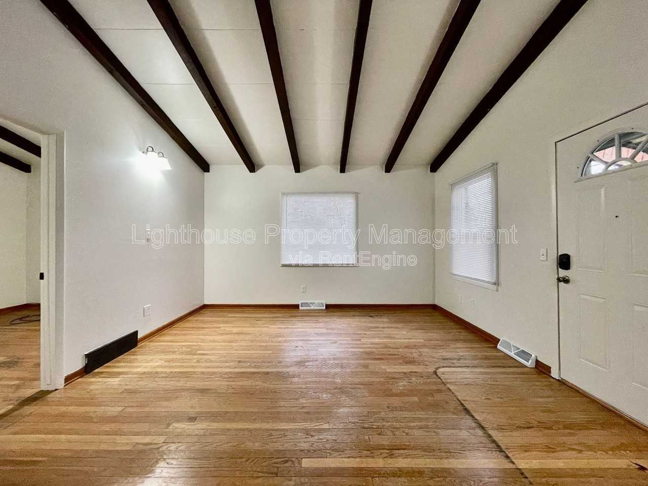 1153 Hoyt St Se - Photo 5 of 15