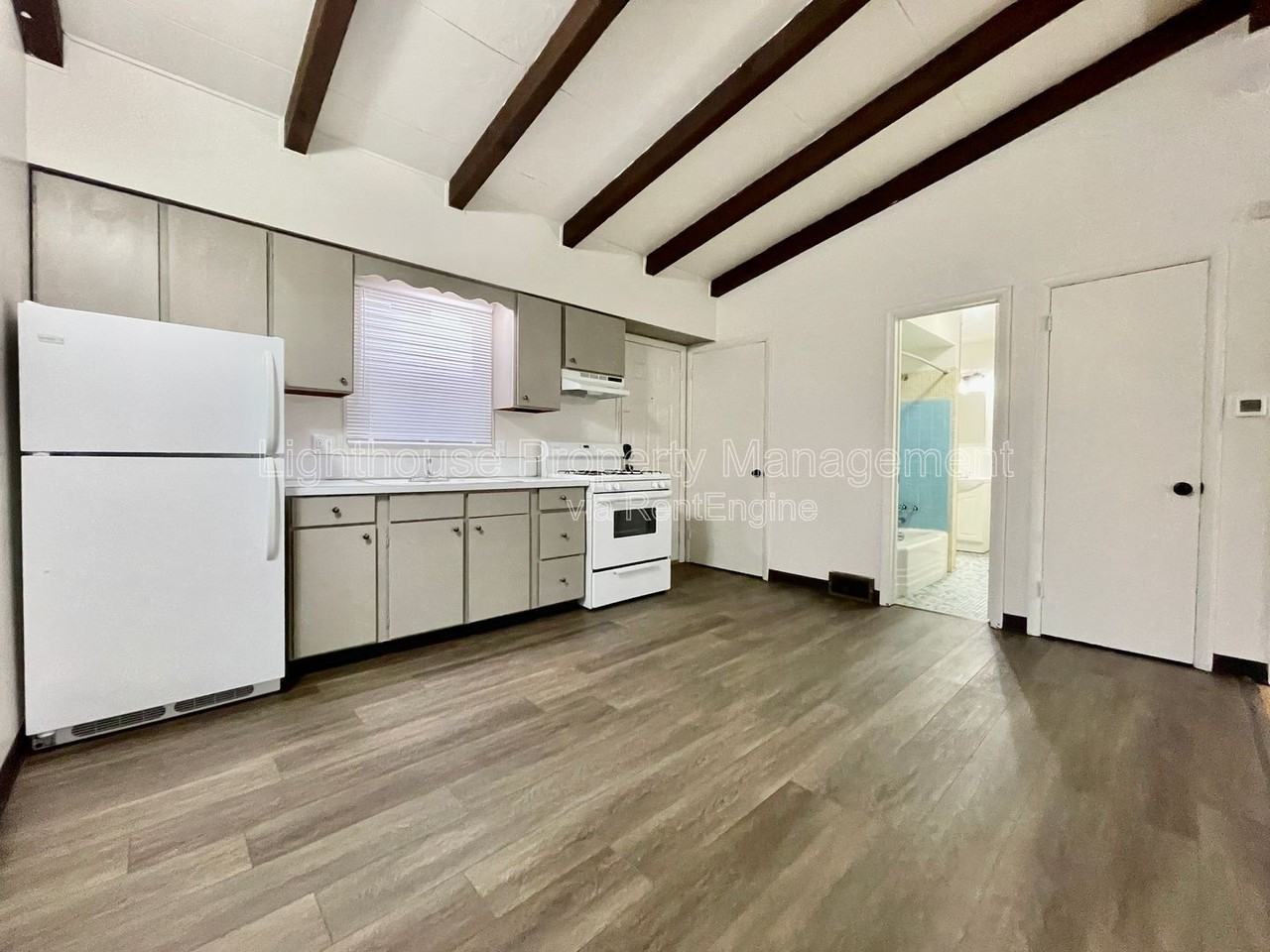 1153 Hoyt St Se - Photo 6 of 15