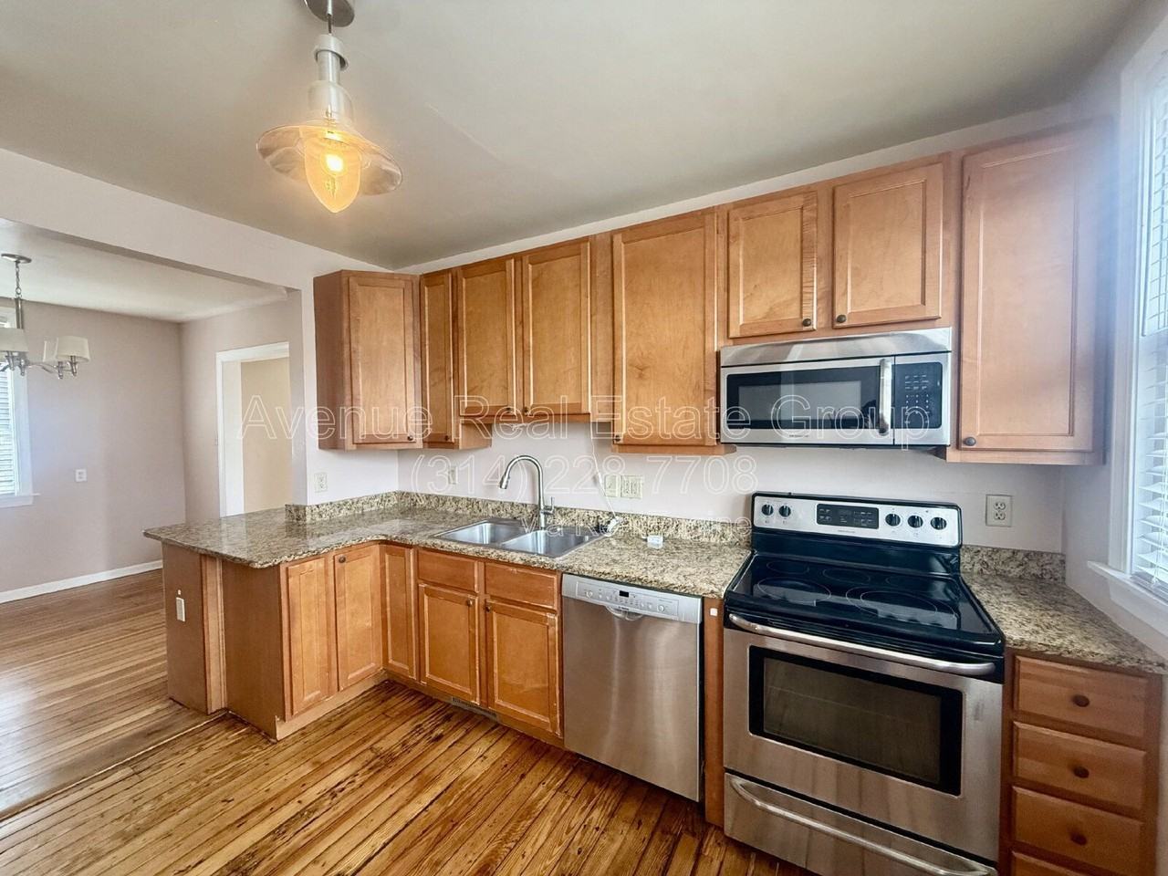 240 W Essex Ave - Photo 2 of 11