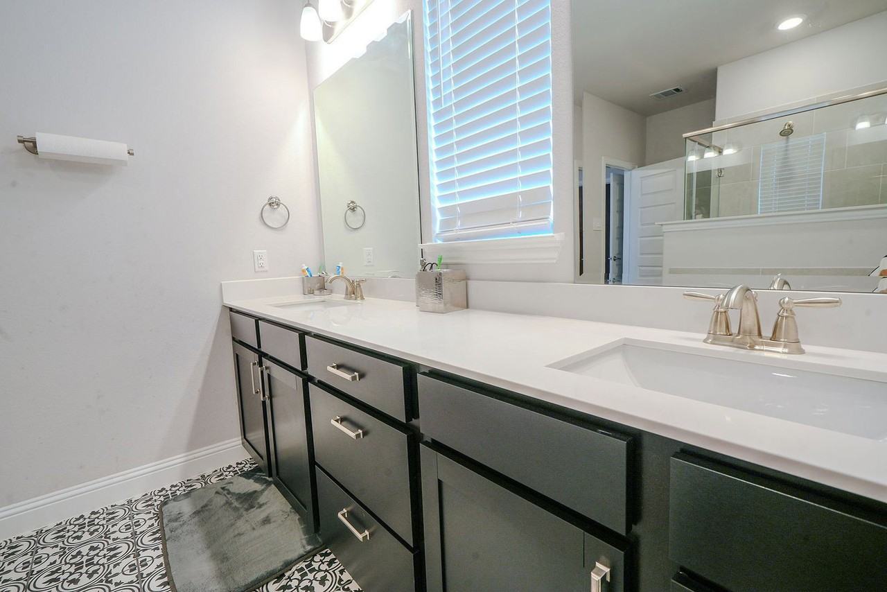 2130 Argolis Dr - Photo 5 of 7