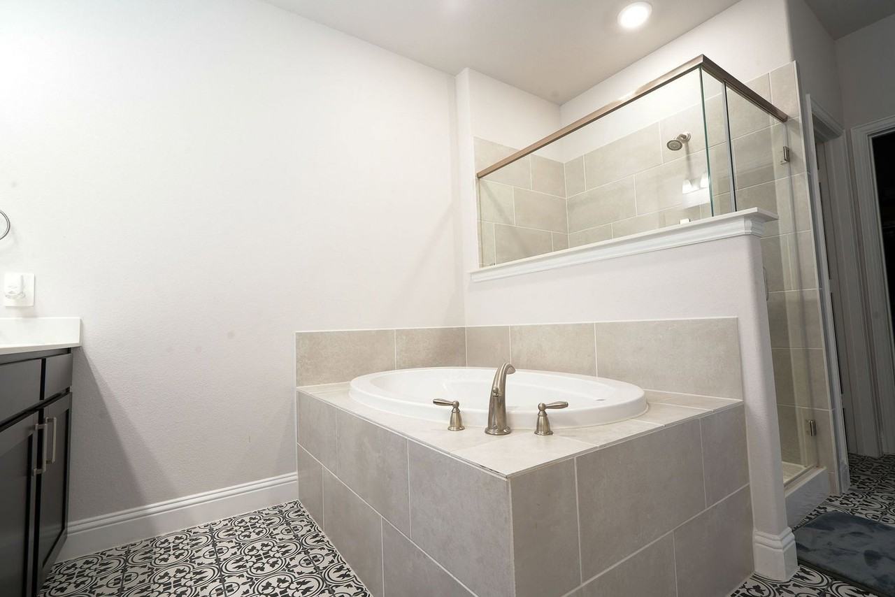 2130 Argolis Dr - Photo 6 of 7