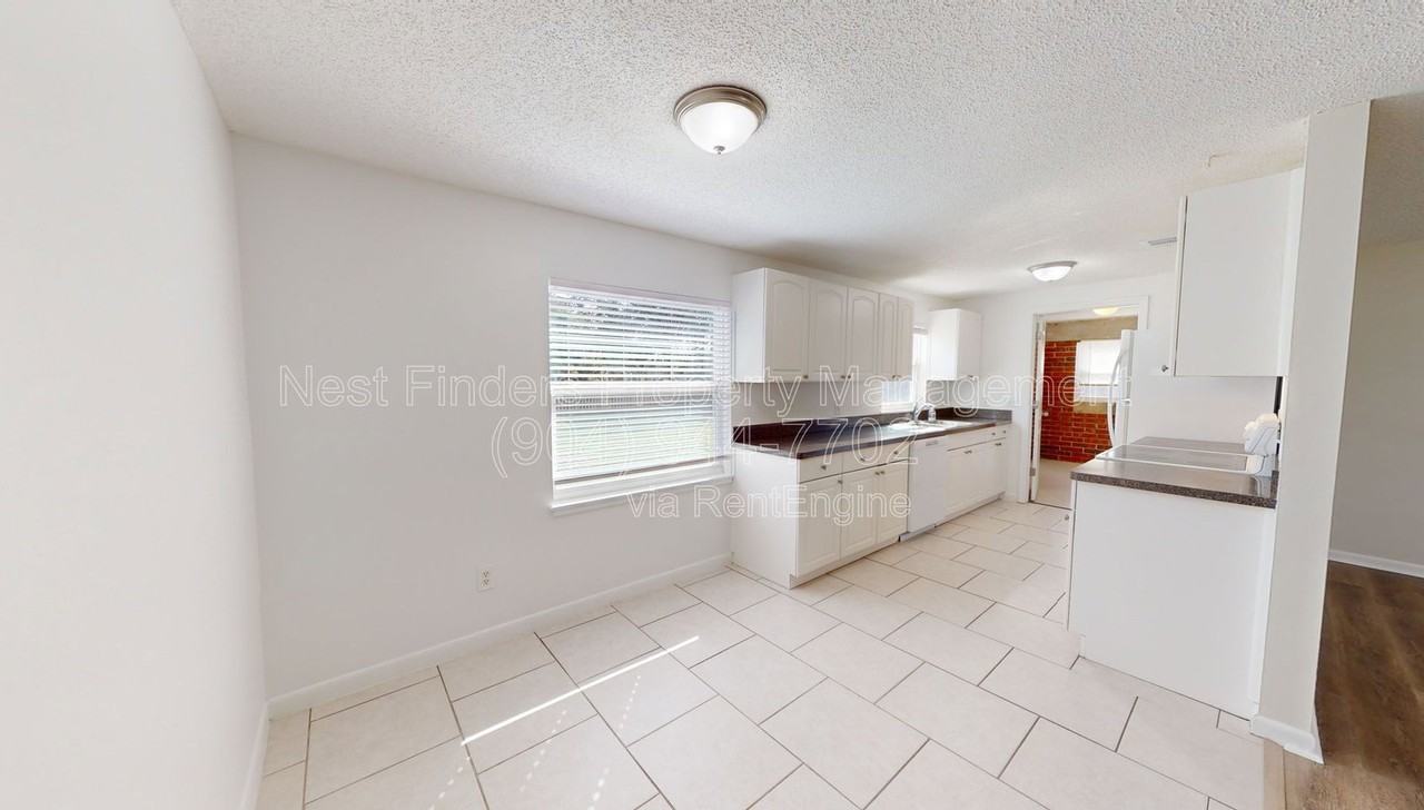 104 Dolphin Blvd E - Photo 7 of 22