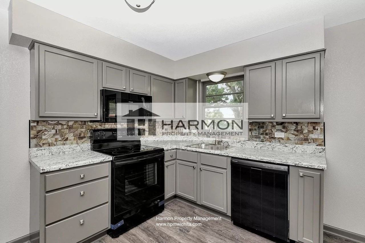 8302 E Gilbert St - Photo 3 of 10