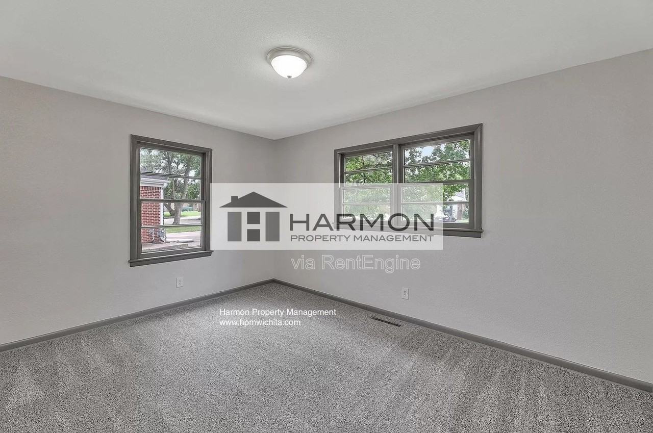 8302 E Gilbert St - Photo 5 of 10