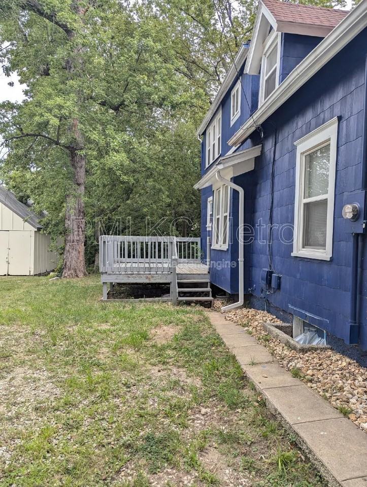 724 S Grand Ave - Photo 2 of 15