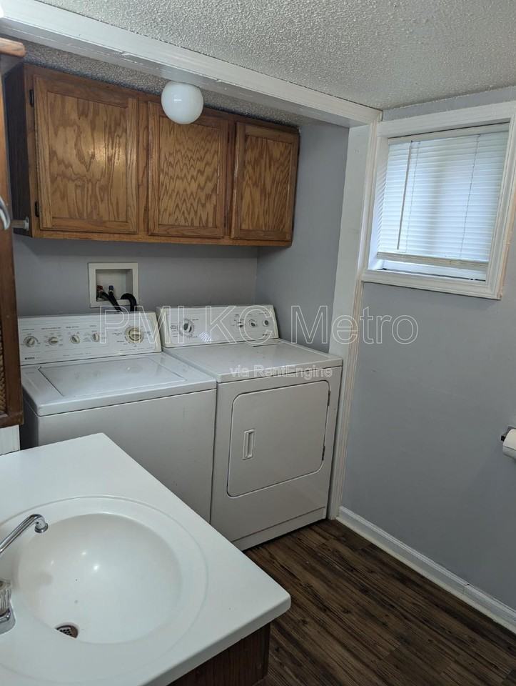 724 S Grand Ave - Photo 7 of 15
