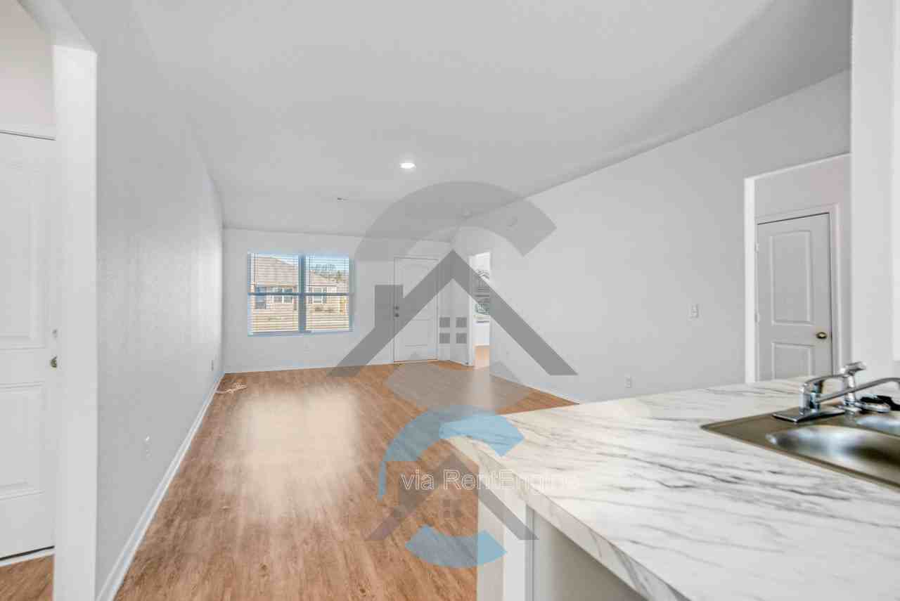 1265 Cowbell St - Photo 4 of 15