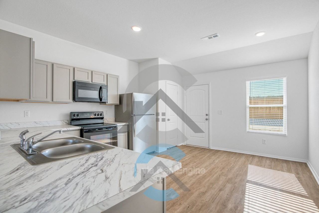 1265 Cowbell St - Photo 5 of 15