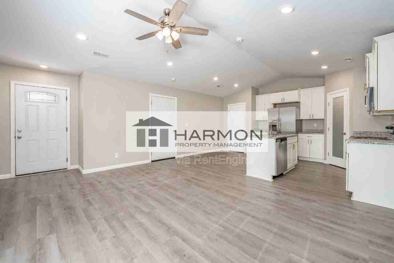 416 N Georgie Ave - Photo 2 of 14