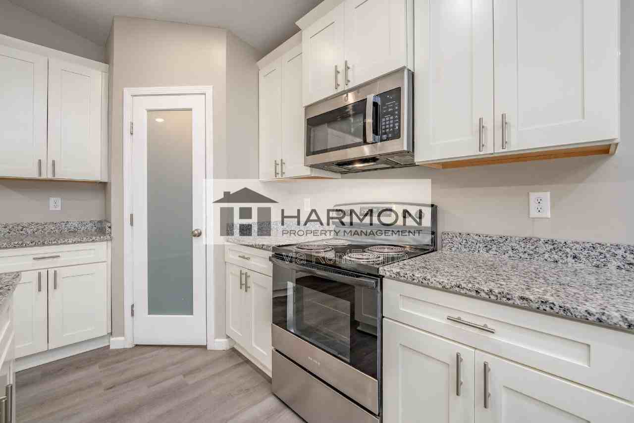 416 N Georgie Ave - Photo 4 of 14