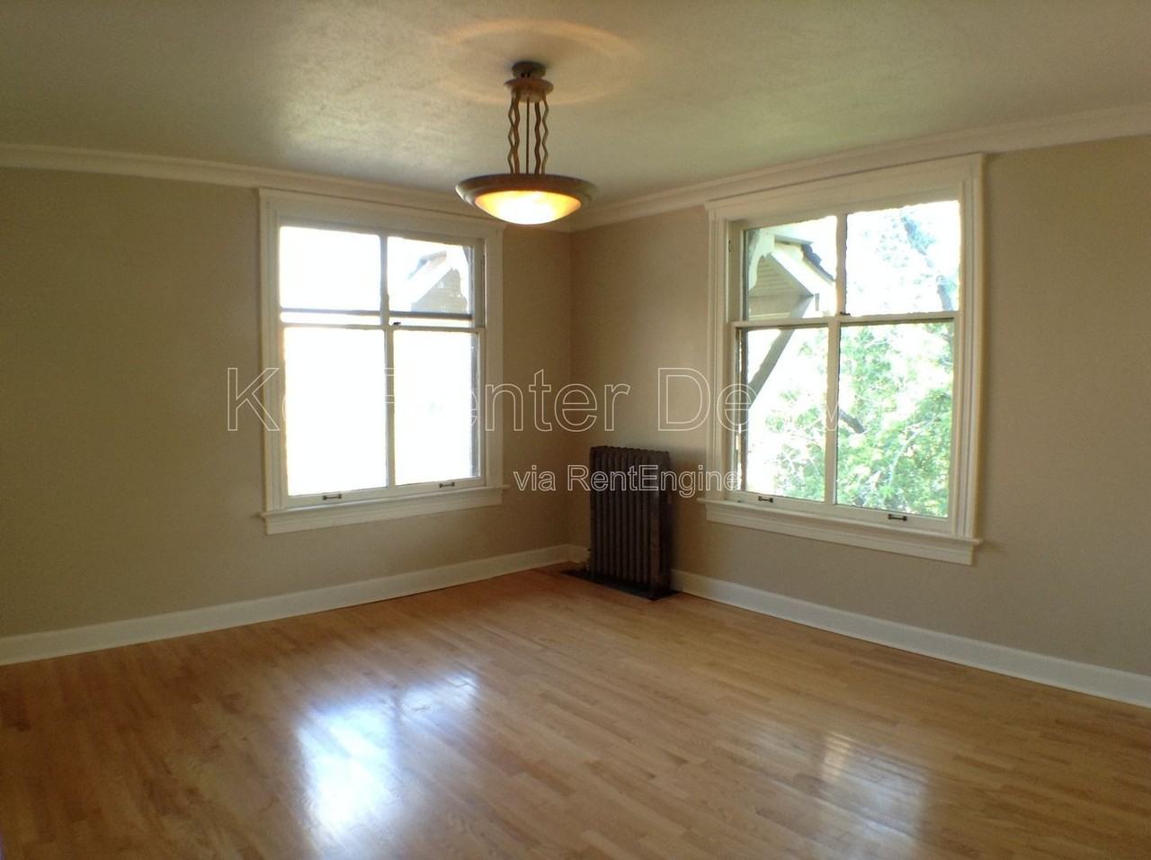 1408 Elizabeth St - Photo 5 of 23