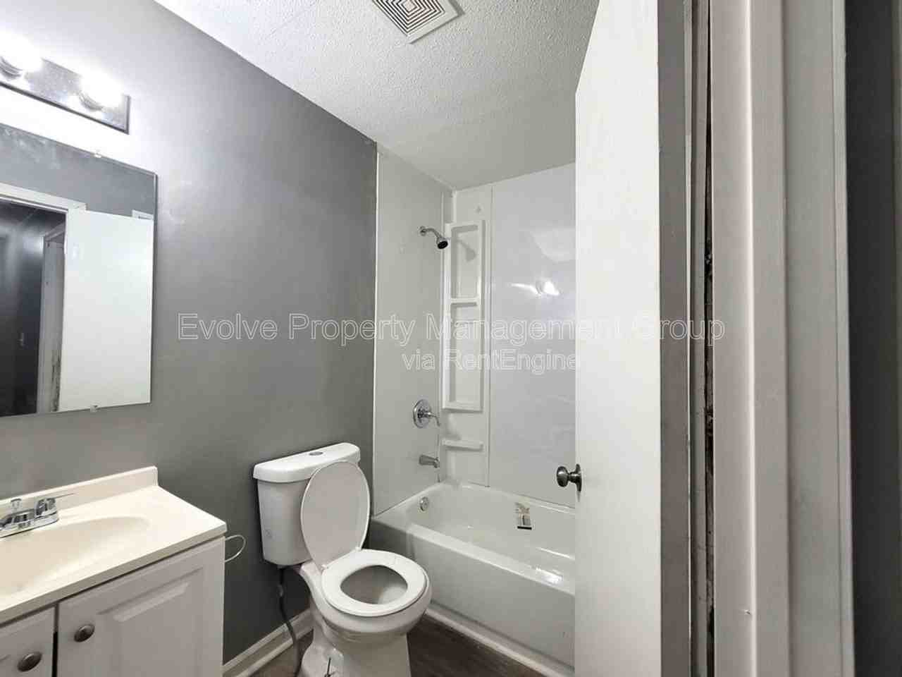 4649 Royal Ridge Dr #8 - Photo 7 of 7