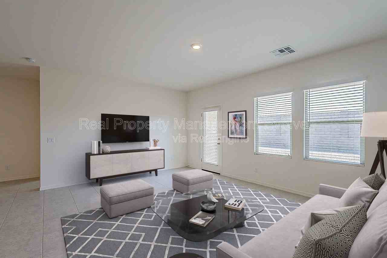 6532 W Magdalena Ln - Photo 3 of 19