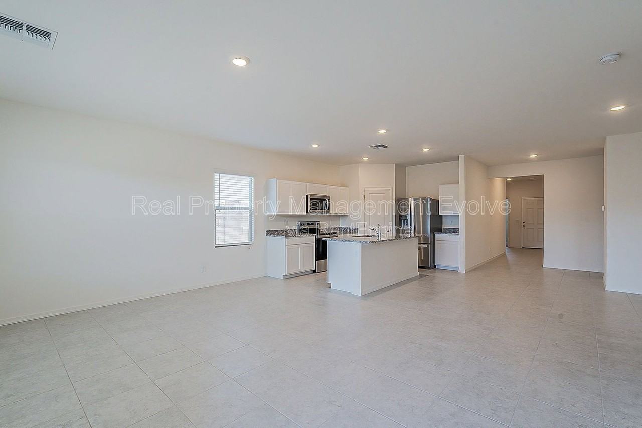 6532 W Magdalena Ln - Photo 6 of 19