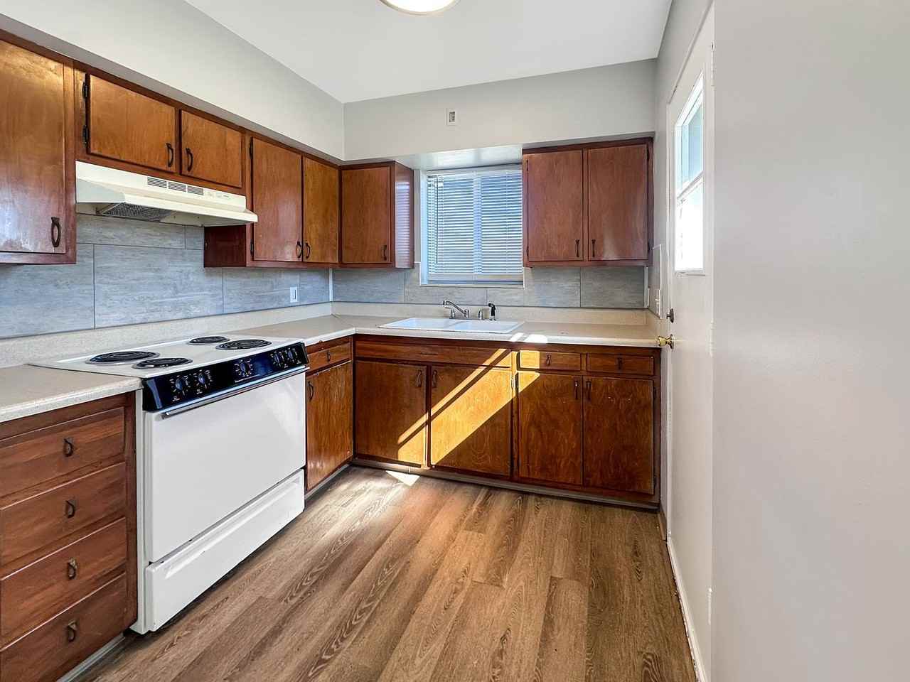 2836 S Burdick St - Photo 2 of 8