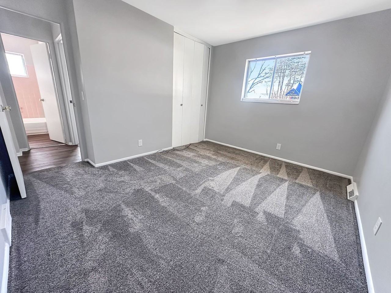 2836 S Burdick St - Photo 6 of 8