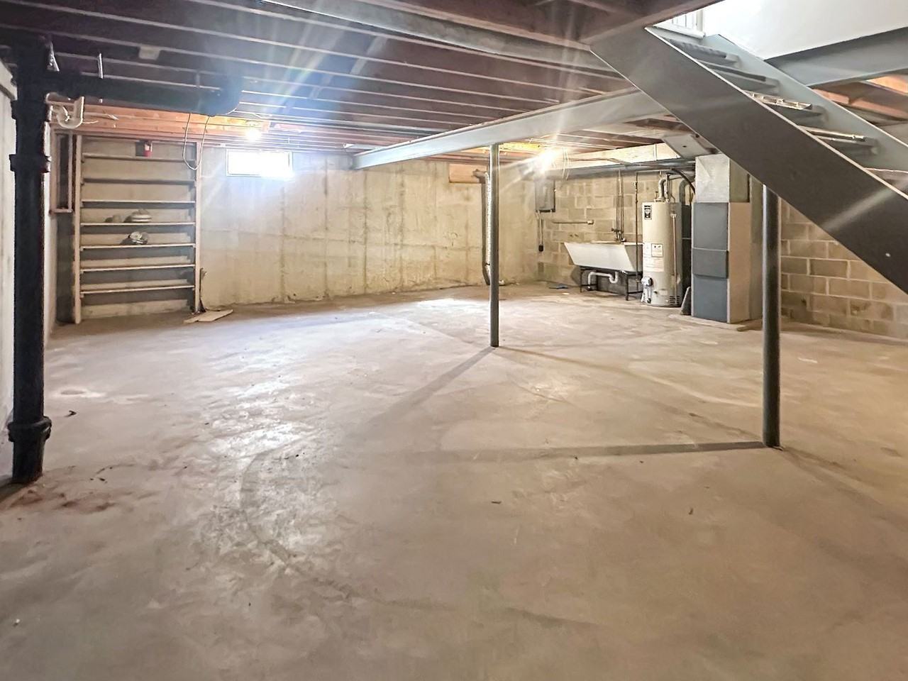 2836 S Burdick St - Photo 7 of 8