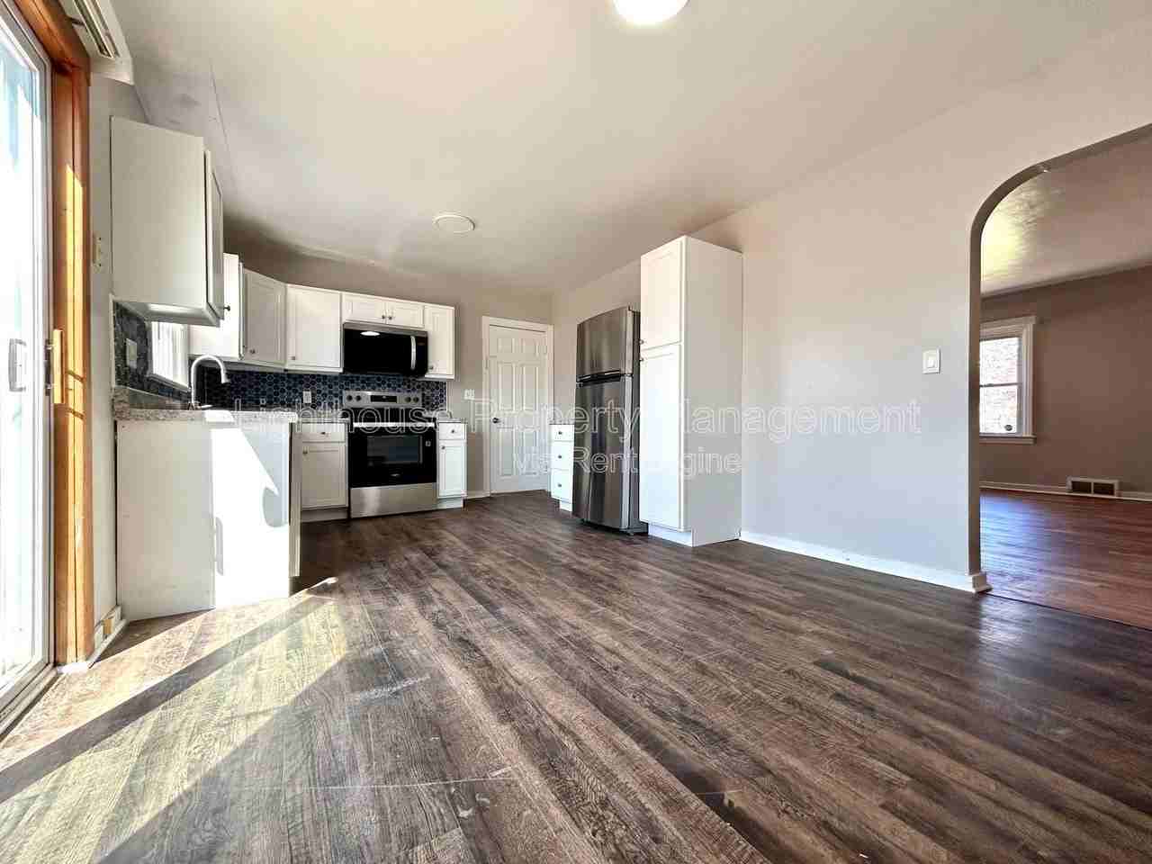 527 Ferndale Ave Nw - Photo 5 of 16