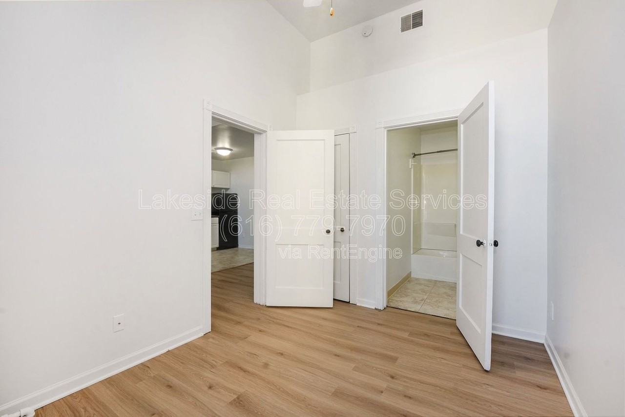 100 Washington Ave #204 - Photo 4 of 14