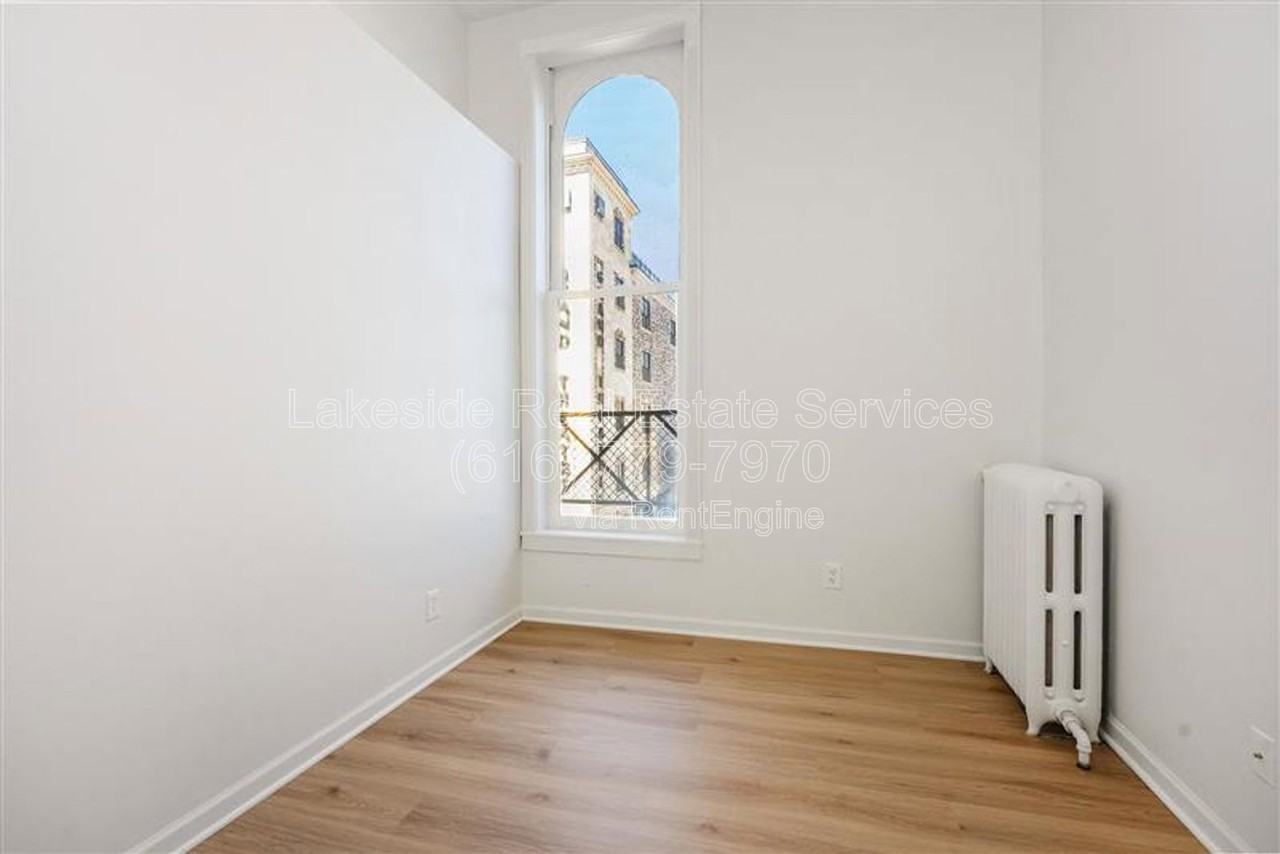 100 Washington Ave #204 - Photo 5 of 14