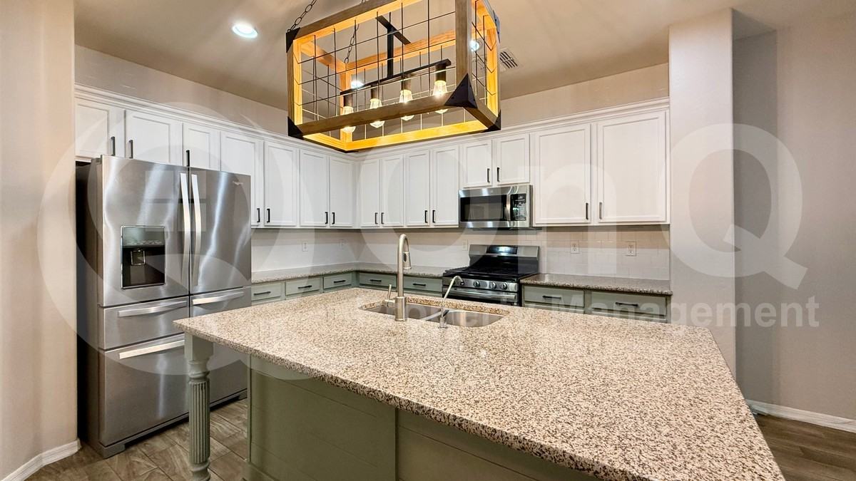 142 W Leatherwood Ave - Photo 2 of 16