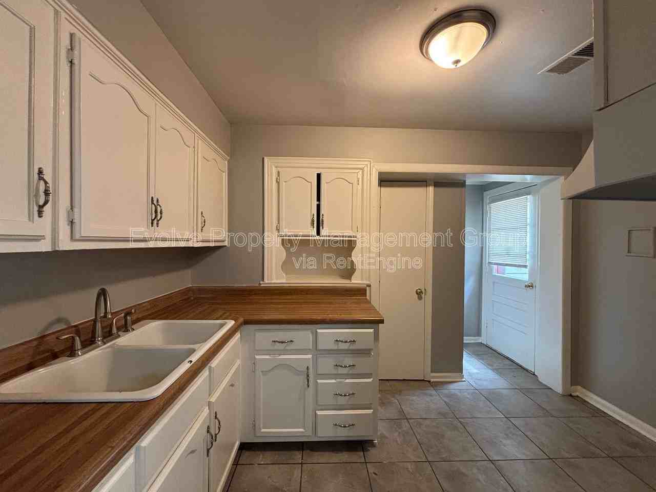 3723 Wilshire Rd - Photo 5 of 10