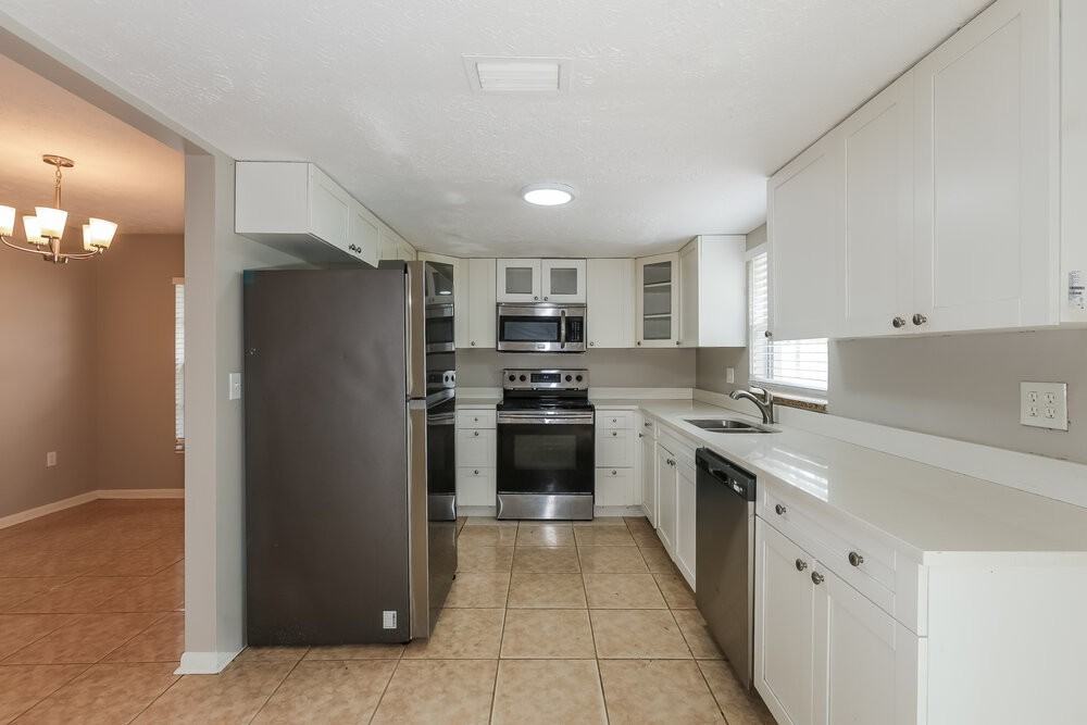 9811 N Connechusett Rd - Photo 7 of 16