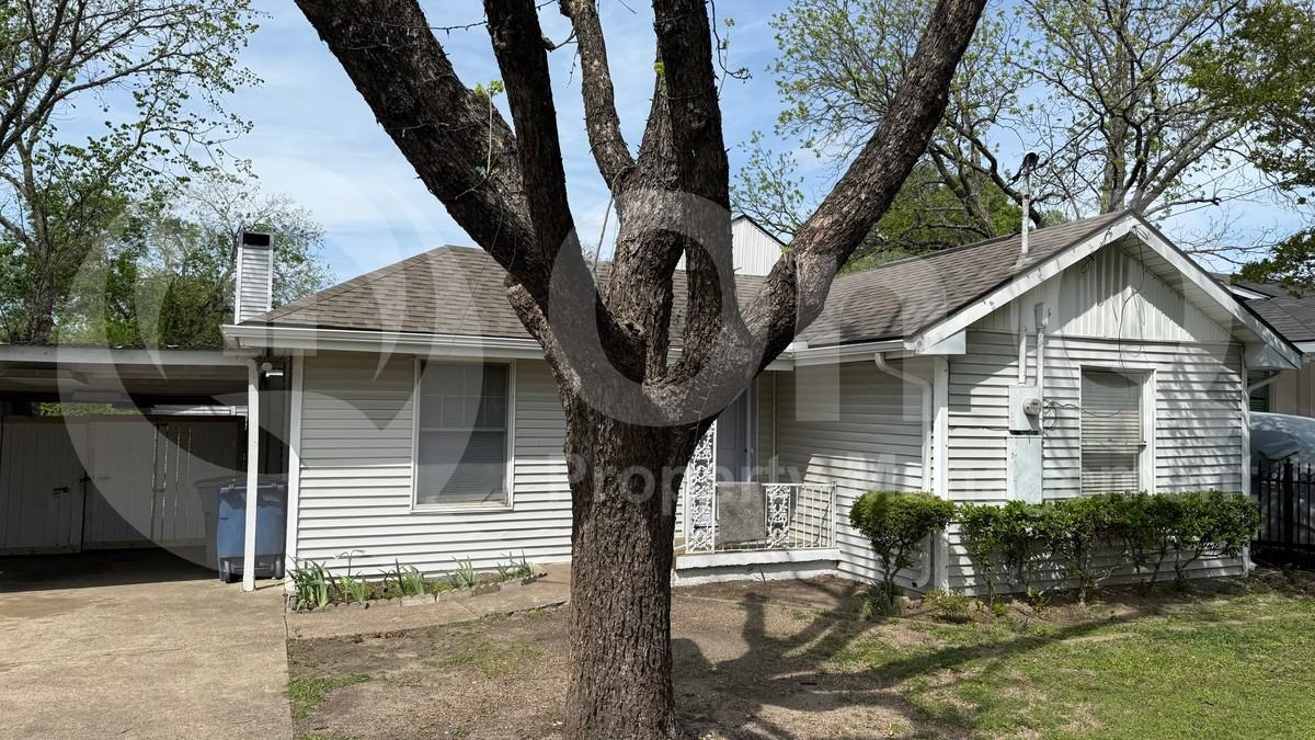 7047 Red Bud Dr - Photo 3 of 5