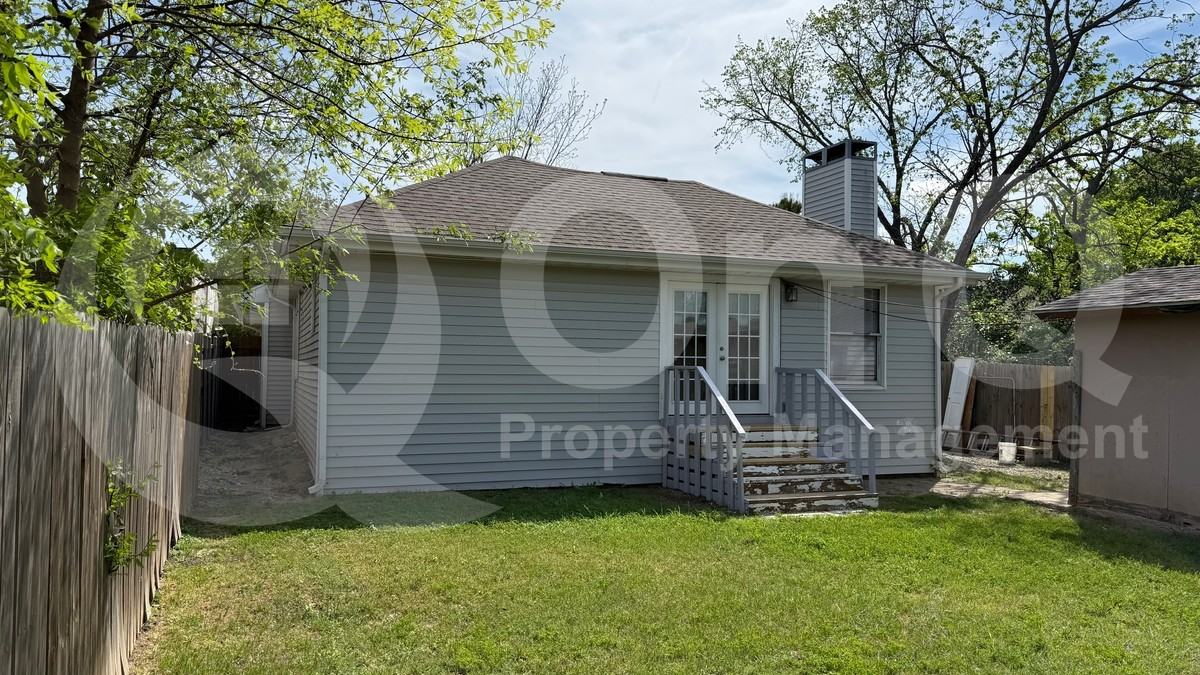 7047 Red Bud Dr - Photo 4 of 5